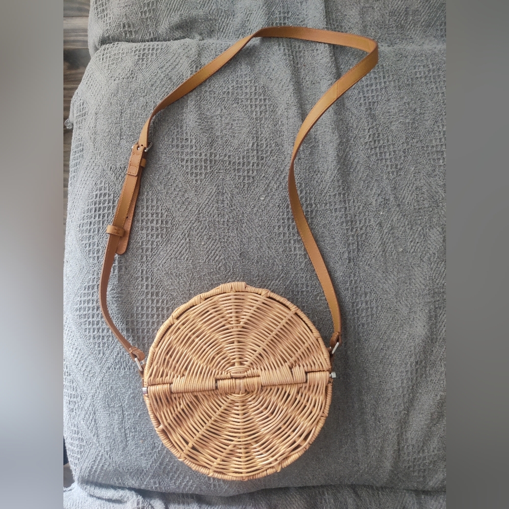 Aritzia ratran round bag